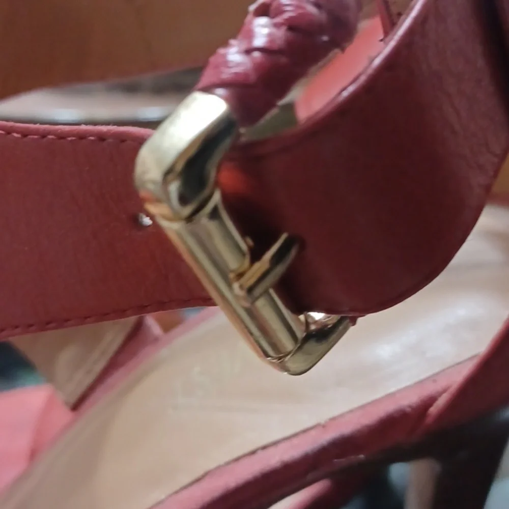 NINE WEST SIZE 8 PUMPS